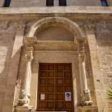 ...e quello sul lato settentrionale con leoni stilofori